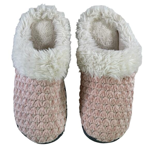 Isotoner Slippers Women Size 7.5 Pink White Popcorn Chenille Faux Fur Slip Ons - Picture 5 of 10